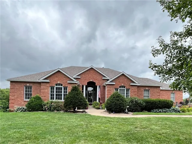 $649,950 | 19704 Red Oak Boulevard, St. Joseph, MO 64505