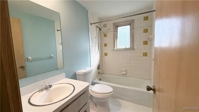 $1,300 | 2547 William Street, Unit RIGHT, Cheektowaga, NY 14206