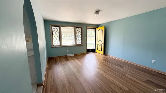 $1,300 | 2547 William Street, Unit RIGHT, Cheektowaga, NY 14206