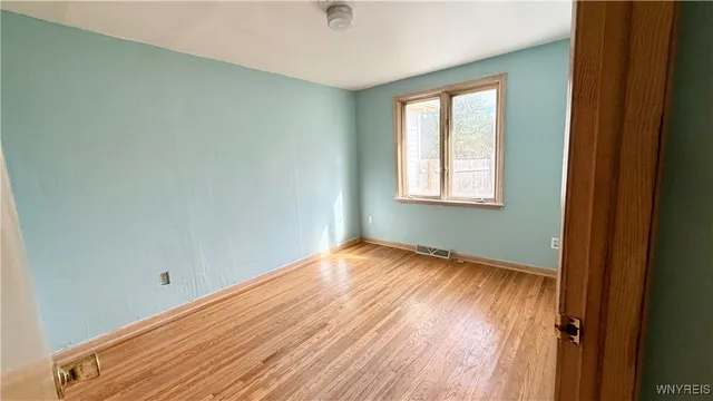 $1,300 | 2547 William Street, Unit RIGHT, Cheektowaga, NY 14206