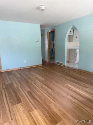 $1,300 | 2547 William Street, Unit RIGHT, Cheektowaga, NY 14206