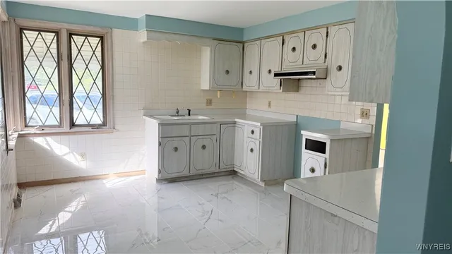 $1,300 | 2547 William Street, Unit RIGHT, Cheektowaga, NY 14206