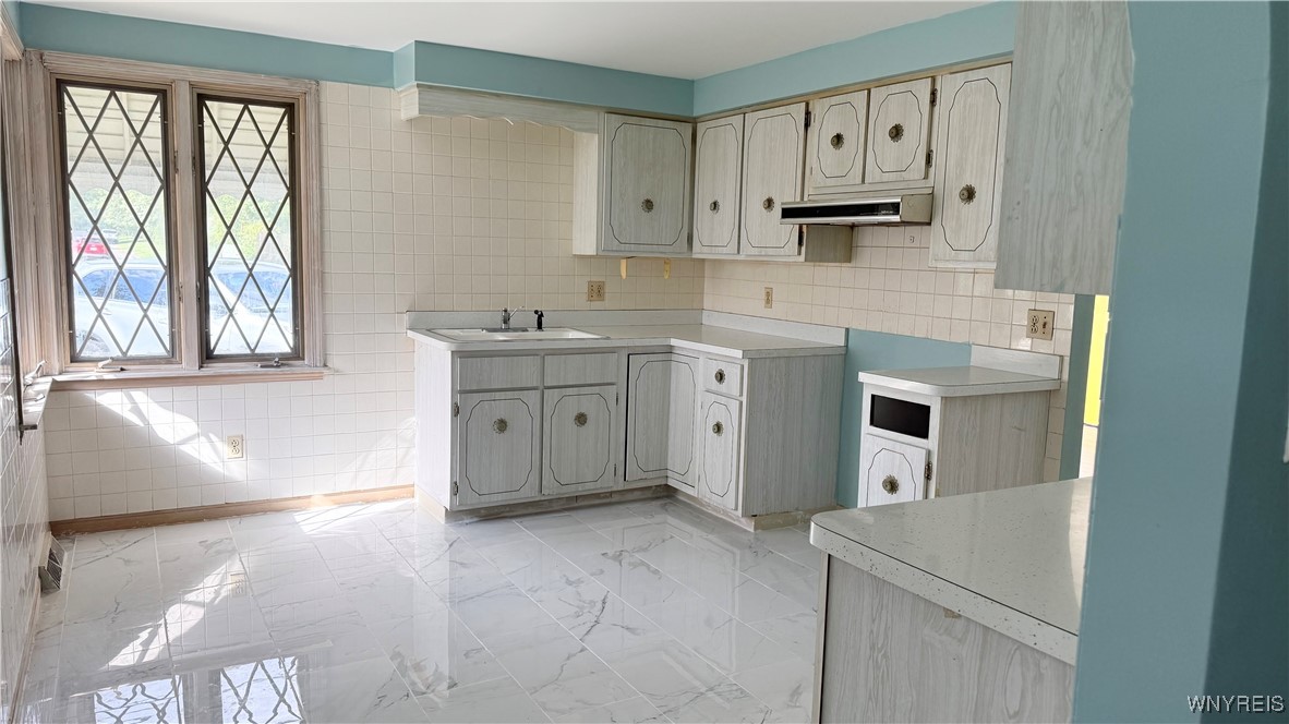 2547 William Street, Unit RIGHT Cheektowaga, NY 14206 - Photo 8 of 13