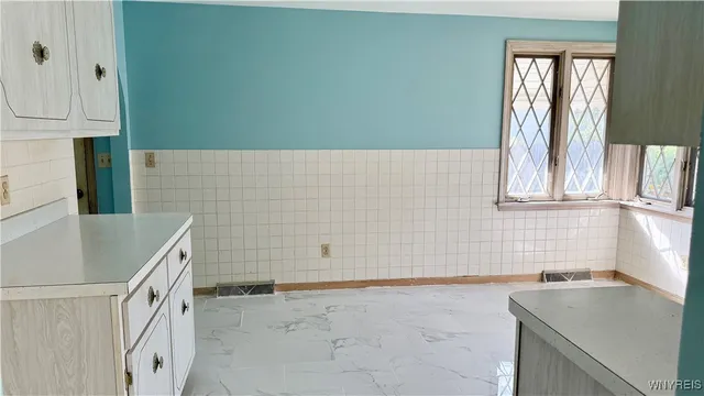 $1,300 | 2547 William Street, Unit RIGHT, Cheektowaga, NY 14206