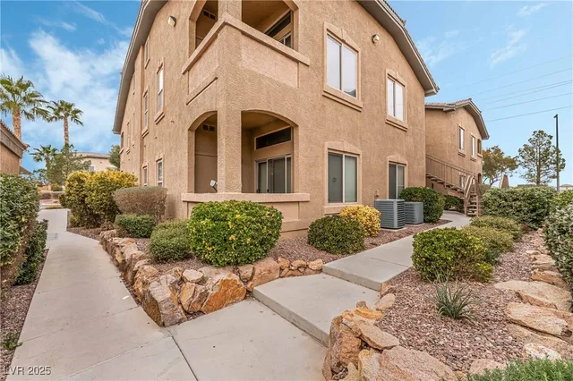 $1,350 | 8985 South Durango Drive, Unit 1074, Las Vegas, NV 89113