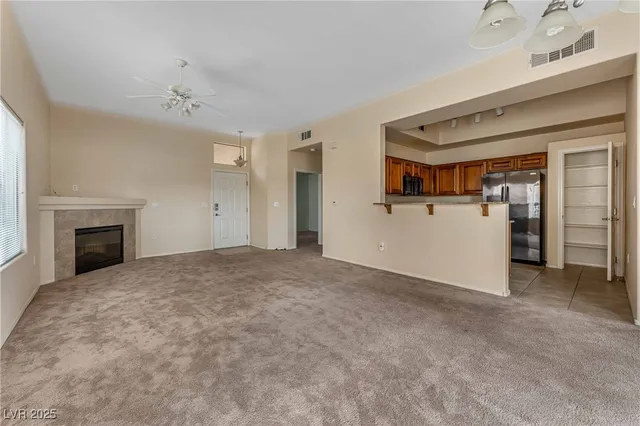 $1,350 | 8985 South Durango Drive, Unit 1074, Las Vegas, NV 89113