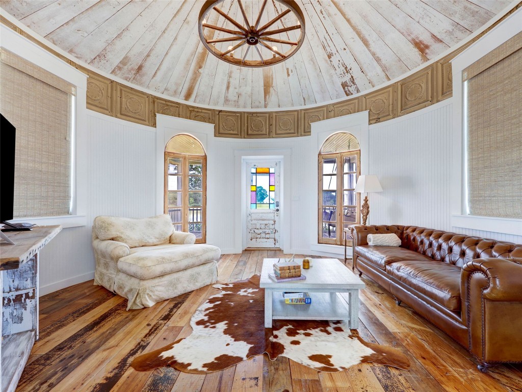 314 Big Sky Ranch Road Smithville, TX 78957 - Photo 33 of 40 a living room with furniture and a flat screen tv