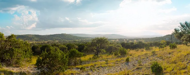 $375,400 | 450 South Fork Road East, Comfort, TX 78013