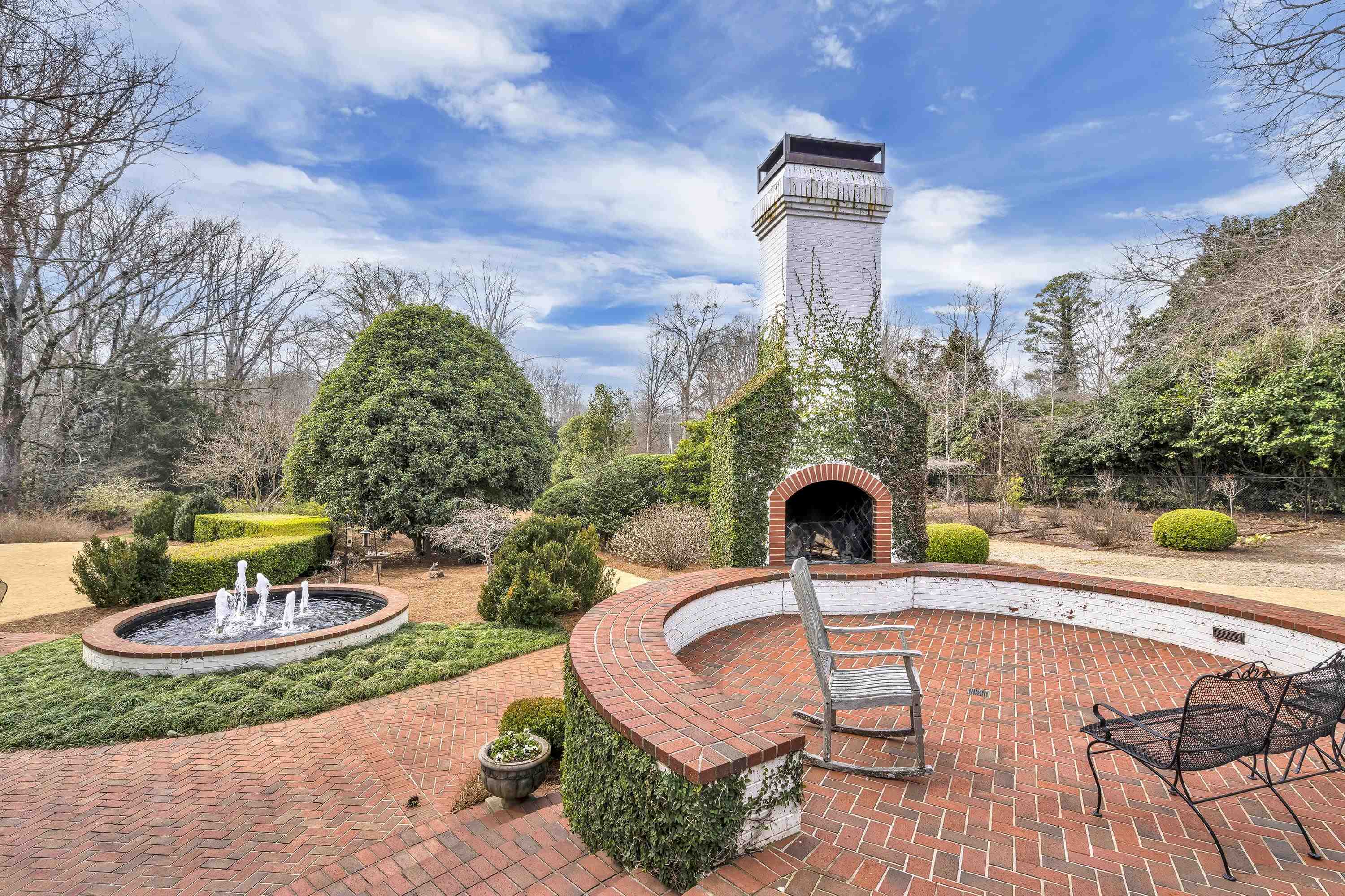 1122 Woodburn Road Spartanburg, SC 29302 - Photo 2 of 32 Gallery Image 2