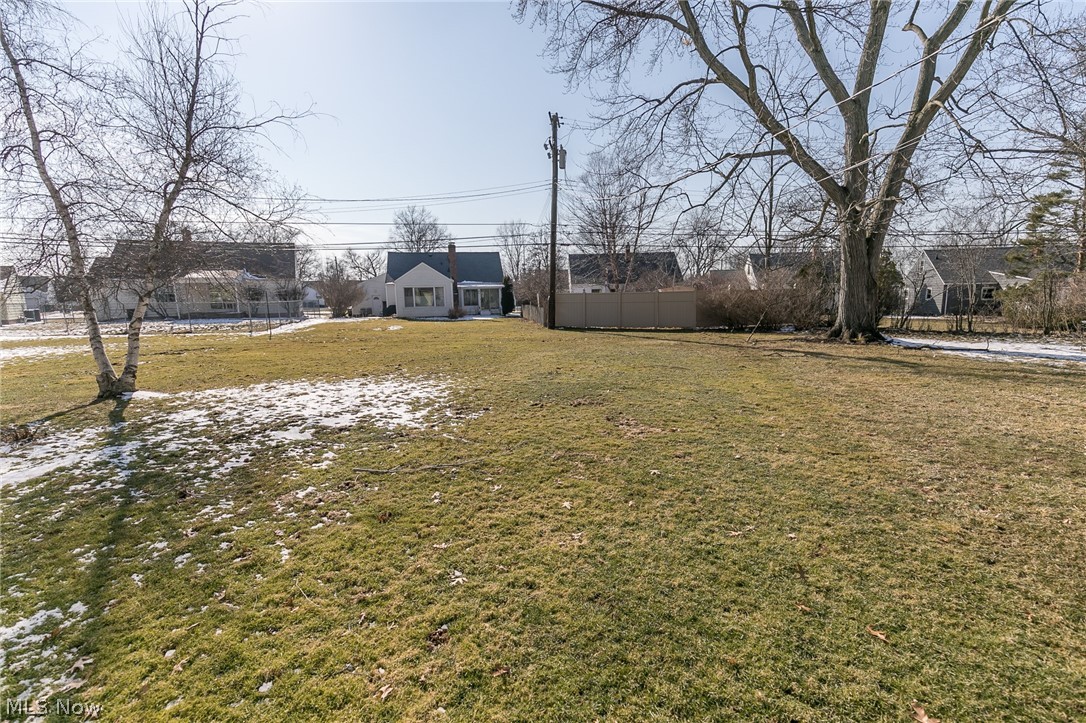 1402 Sunview Road Lyndhurst, OH 44124 - Photo 2 of 35