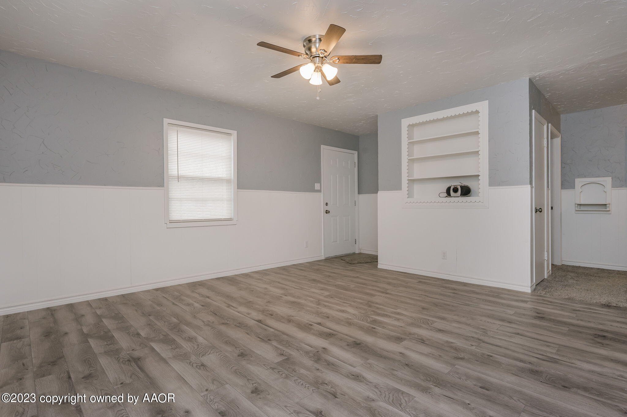 4402 South Travis Street Amarillo, TX 79110 - Photo 3 of 15 Living Room-2