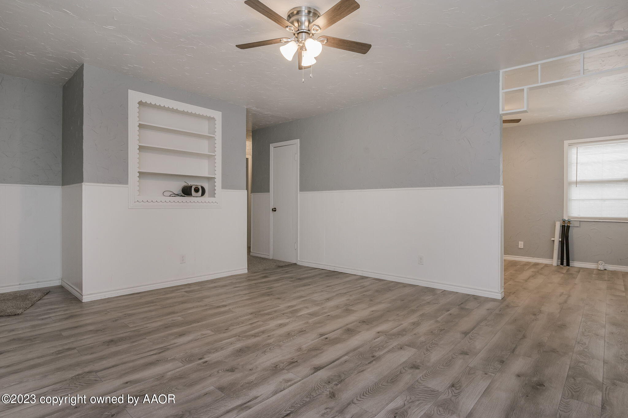 4402 South Travis Street Amarillo, TX 79110 - Photo 4 of 15 Living Room-3