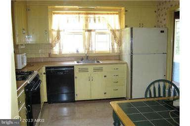 4508 Braddock Road Alexandria, VA 22312 - Photo 7 of 9 Kitchen