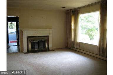 4508 Braddock Road Alexandria, VA 22312 - Photo 9 of 9 Living Room