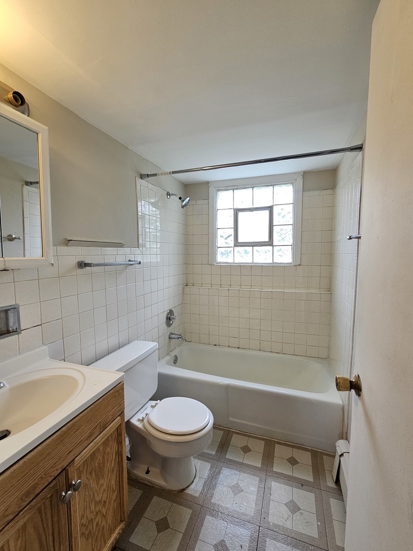 1335 Abbott Drive, Unit 2 Elgin, IL 60123 - Photo 4 of 6