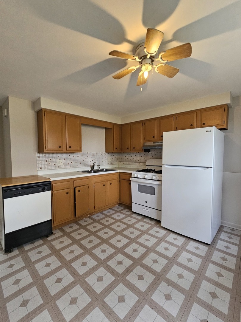 1335 Abbott Drive, Unit 2 Elgin, IL 60123 - Photo 6 of 6