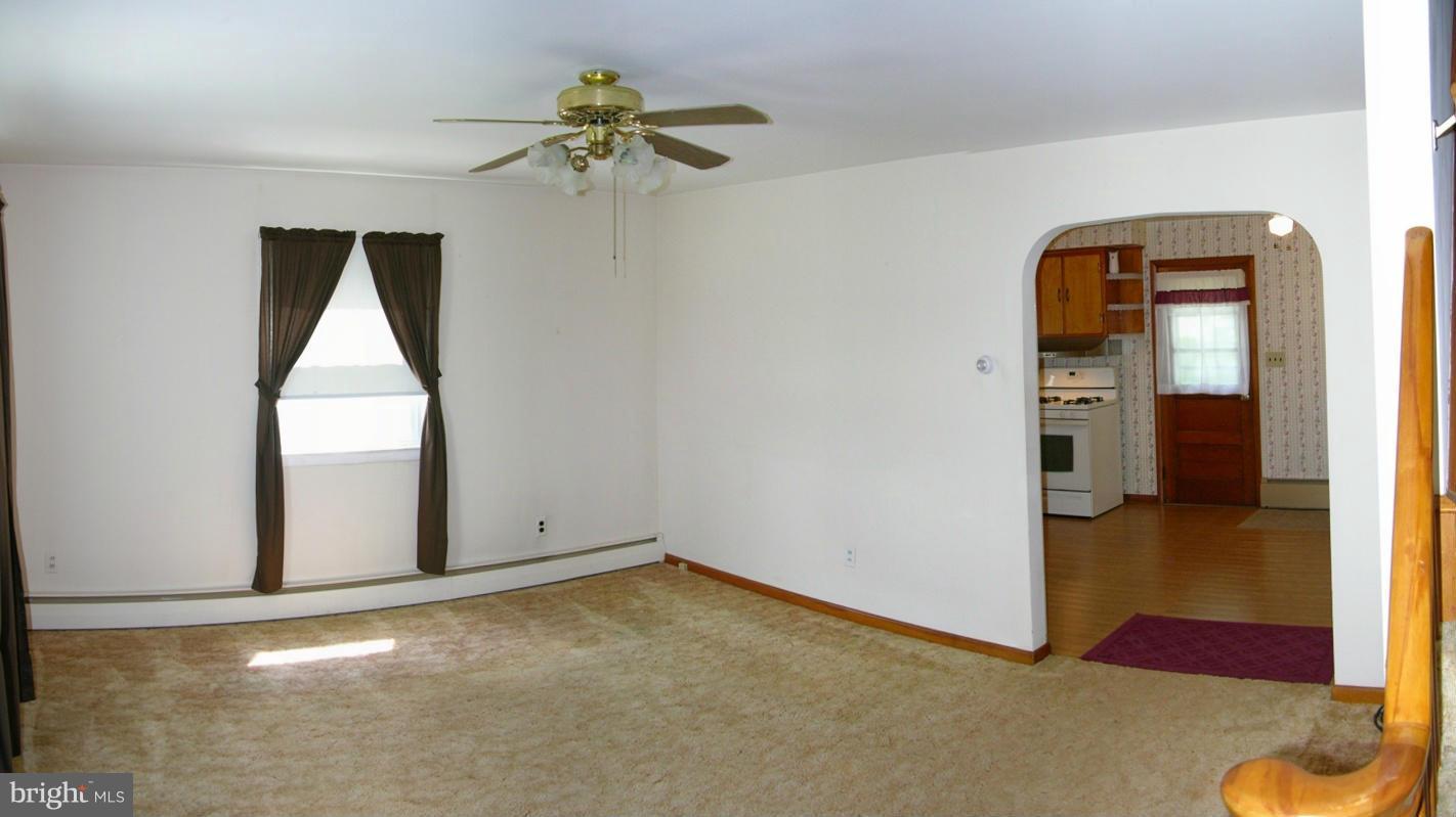 2559 Albert Rill Road Westminster, MD 21157 - Photo 12 of 27 Living Room