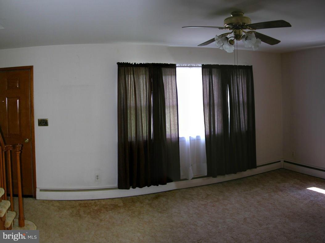 2559 Albert Rill Road Westminster, MD 21157 - Photo 13 of 27 Living Room