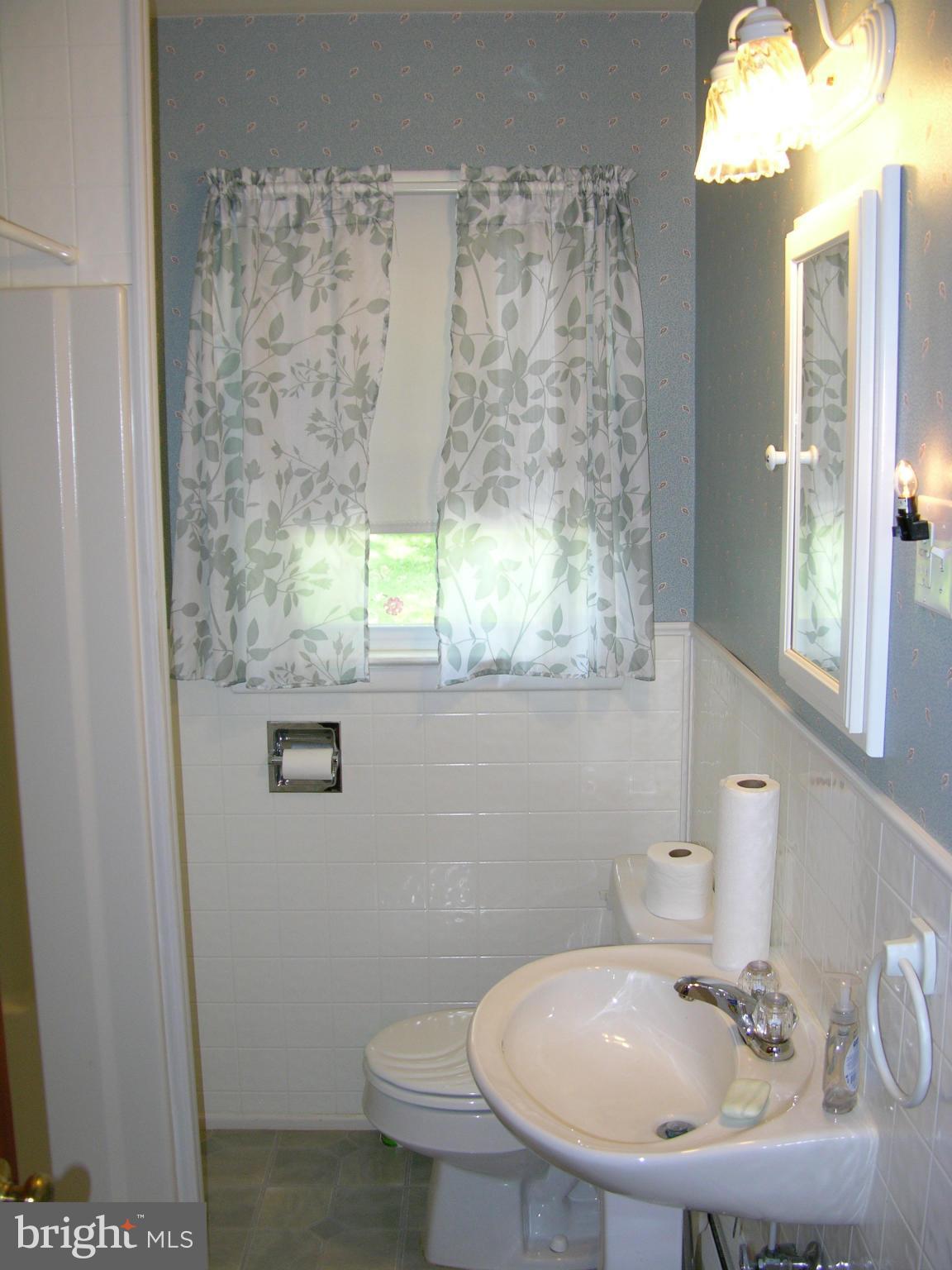 2559 Albert Rill Road Westminster, MD 21157 - Photo 15 of 27 Bath