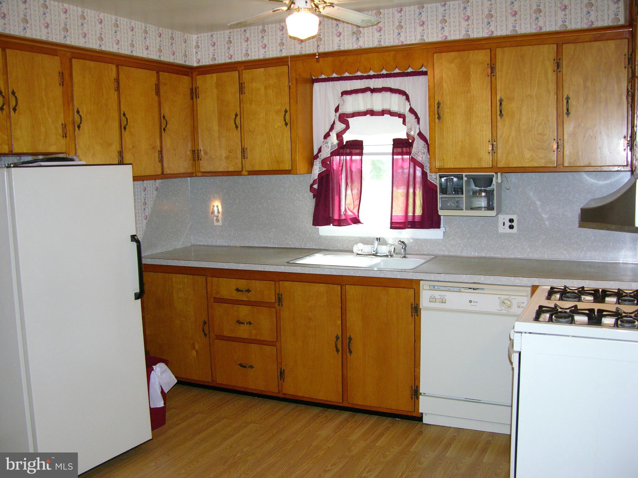 2559 Albert Rill Road Westminster, MD 21157 - Photo 3 of 27 Kitchen