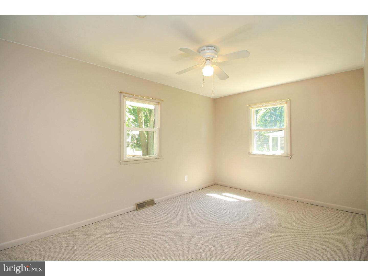 560 Fox Run Road Deptford, NJ 08096 - Photo 12 of 21