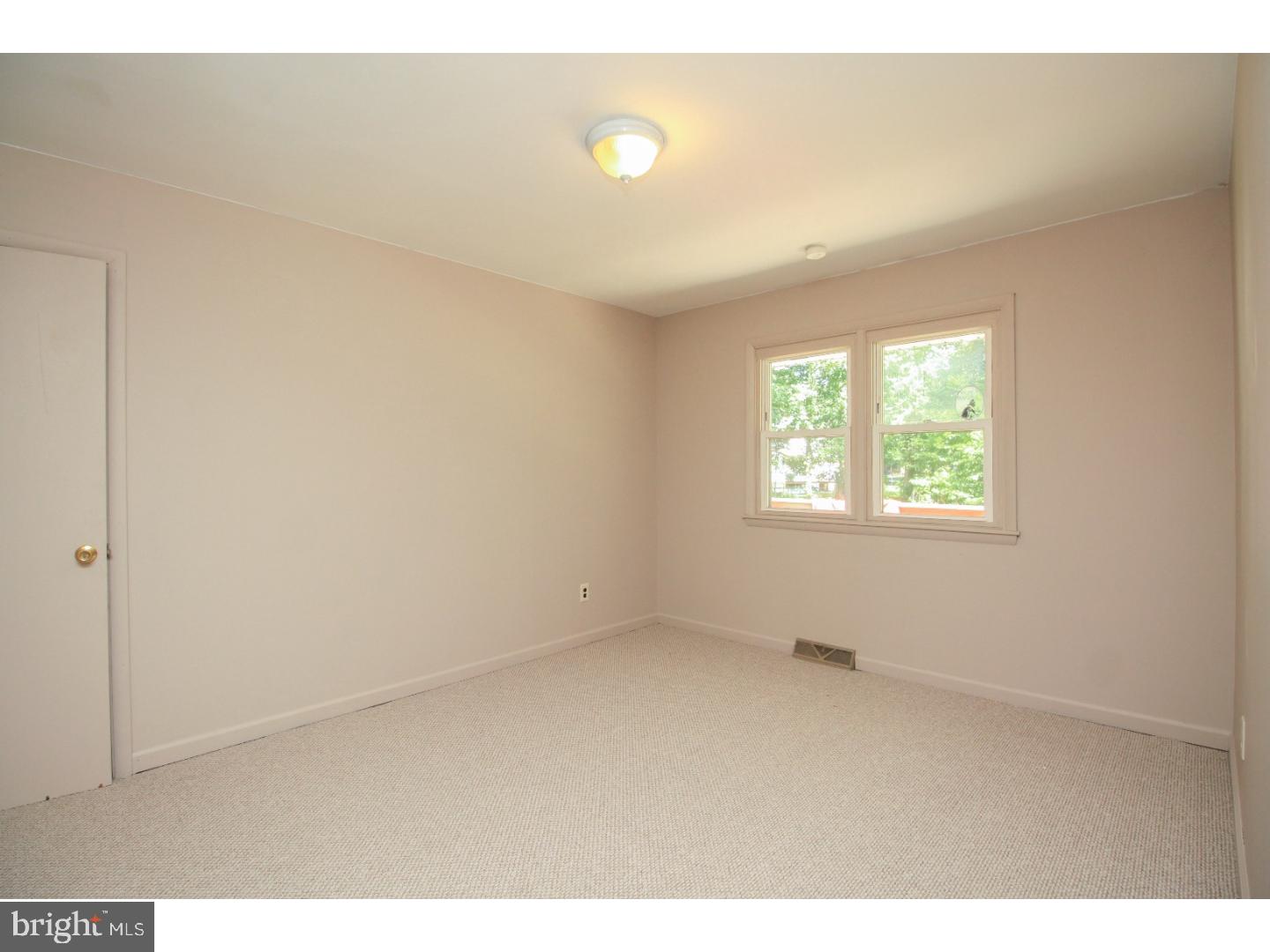 560 Fox Run Road Deptford, NJ 08096 - Photo 15 of 21
