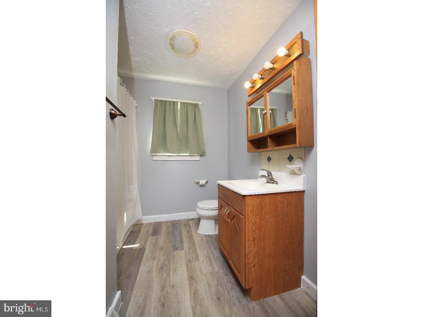 560 Fox Run Road Deptford, NJ 08096 - Photo 17 of 21 Bathroom