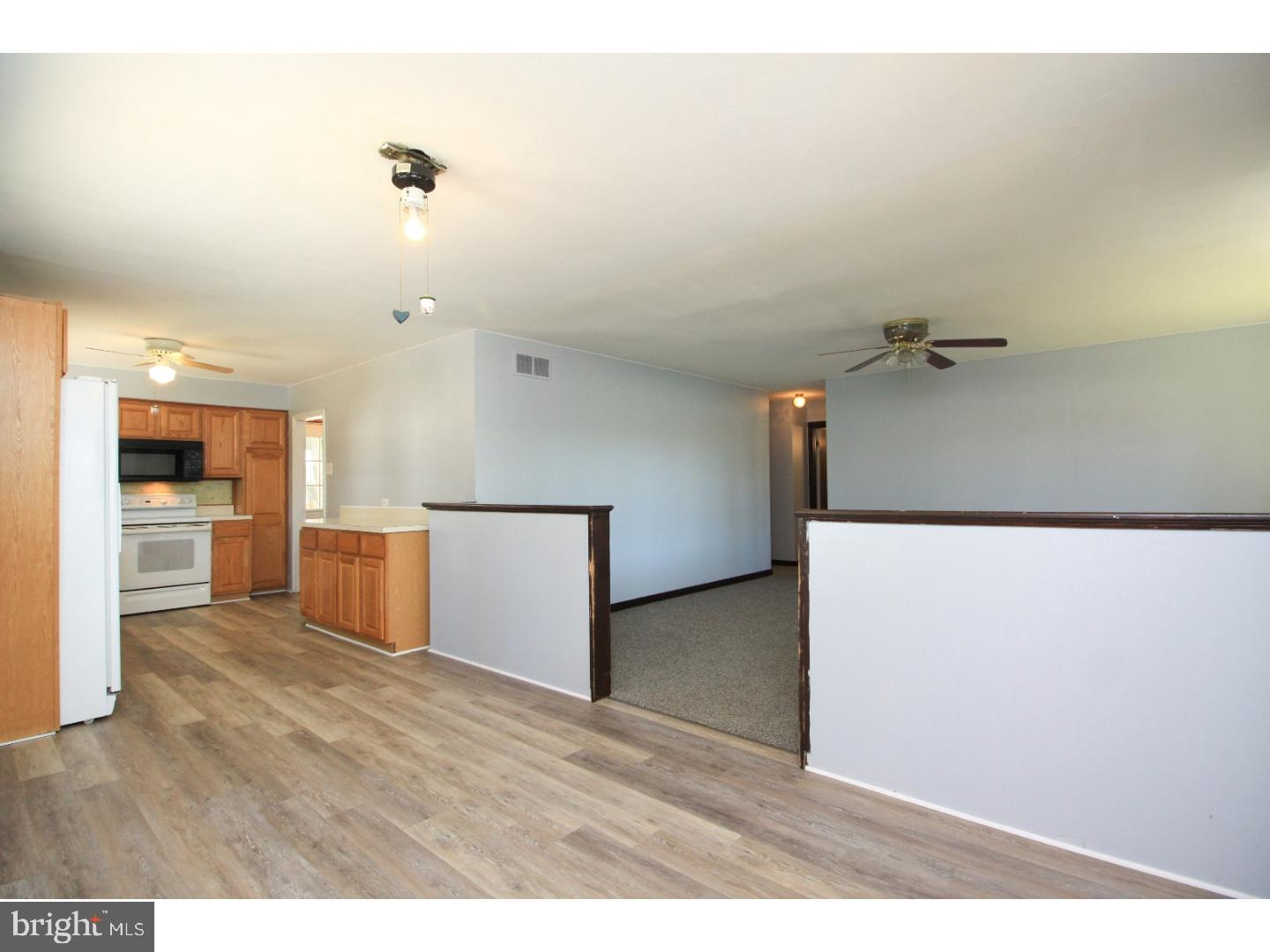560 Fox Run Road Deptford, NJ 08096 - Photo 4 of 21 Dining Room