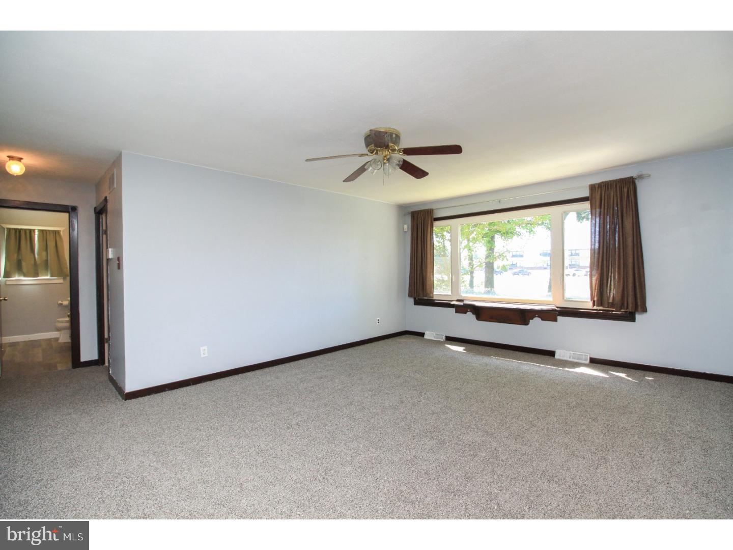 560 Fox Run Road Deptford, NJ 08096 - Photo 6 of 21 Family Room