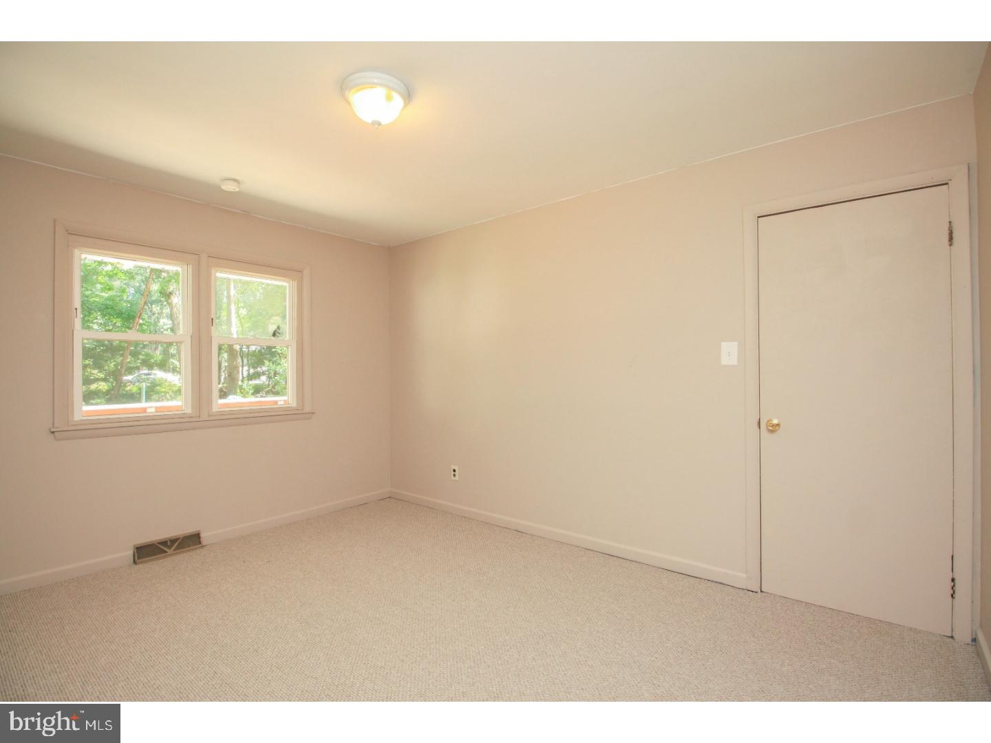 560 Fox Run Road Deptford, NJ 08096 - Photo 7 of 21 Bedroom 2