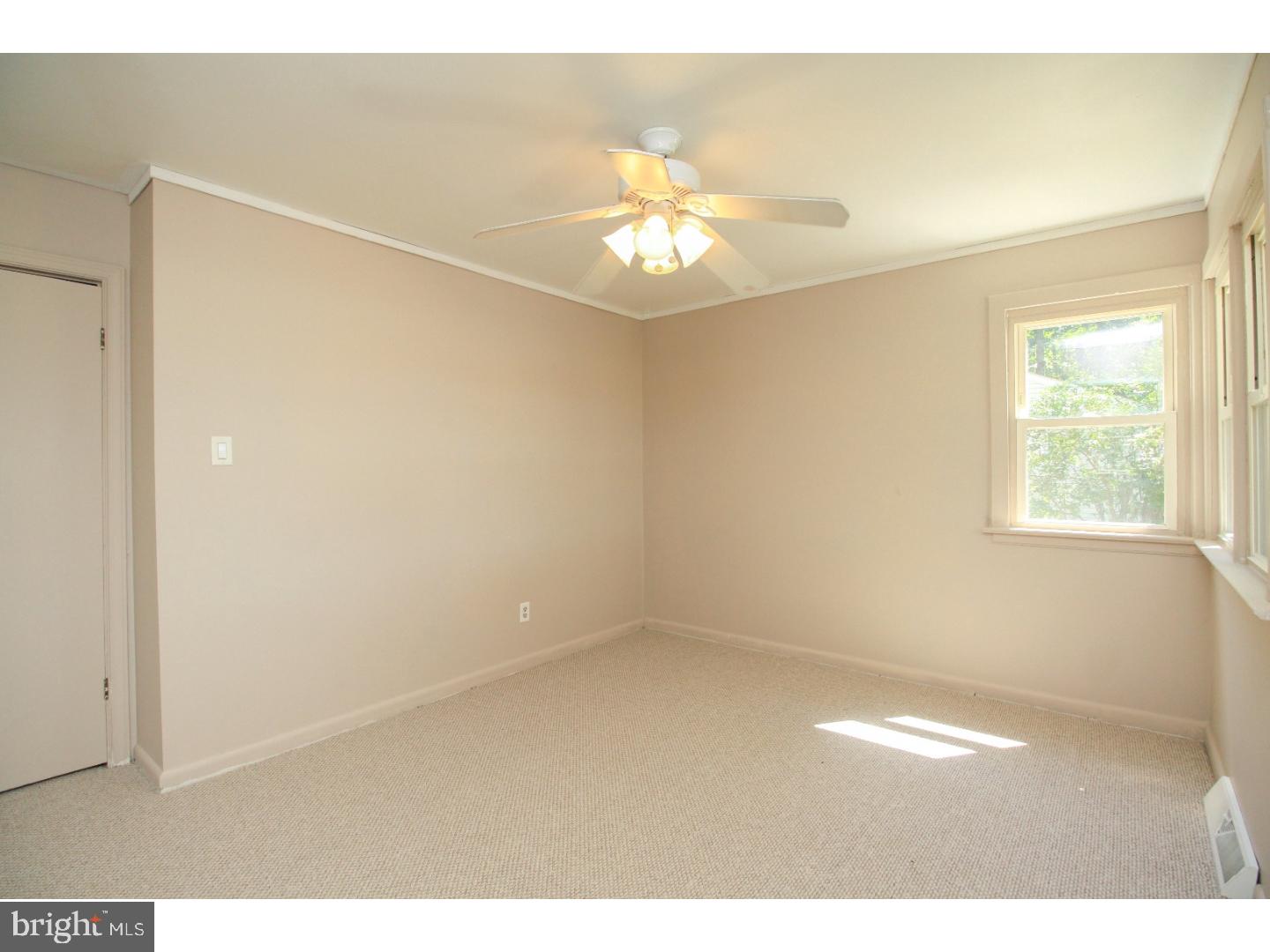 560 Fox Run Road Deptford, NJ 08096 - Photo 8 of 21 Bedroom 3