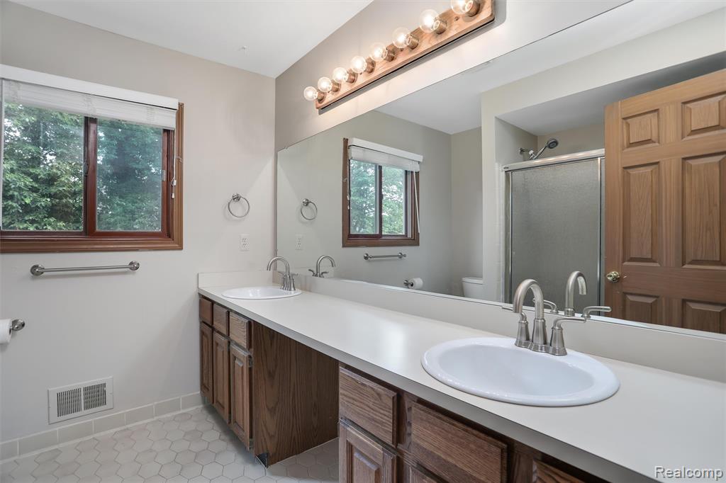 360 Fordcroft Drive Rochester Hills, MI 48309 - Photo 20 of 32