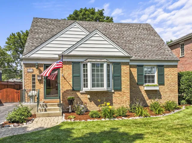 $560,000 | 2140 Walnut Court, Glenview, IL 60025