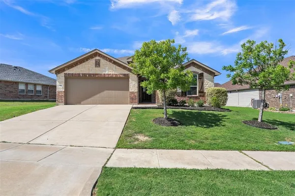 $2,200 | 381 Coral Vine Lane, Burleson, TX 76028