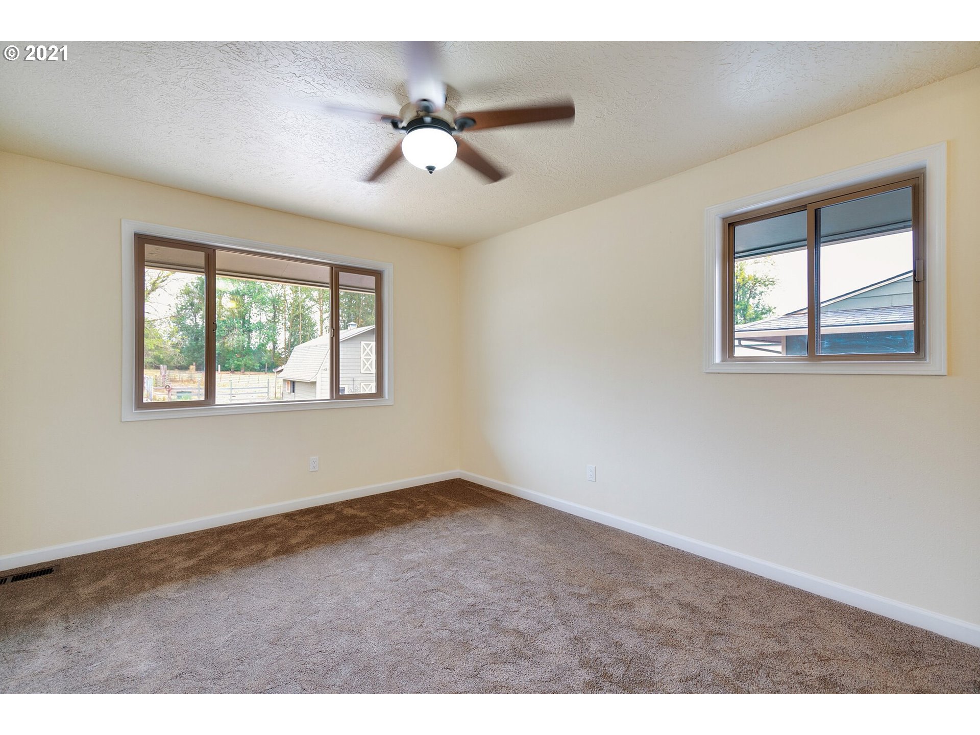 18728 Southeast Cheldelin Road Damascus, OR 97089 - Photo 15 of 29