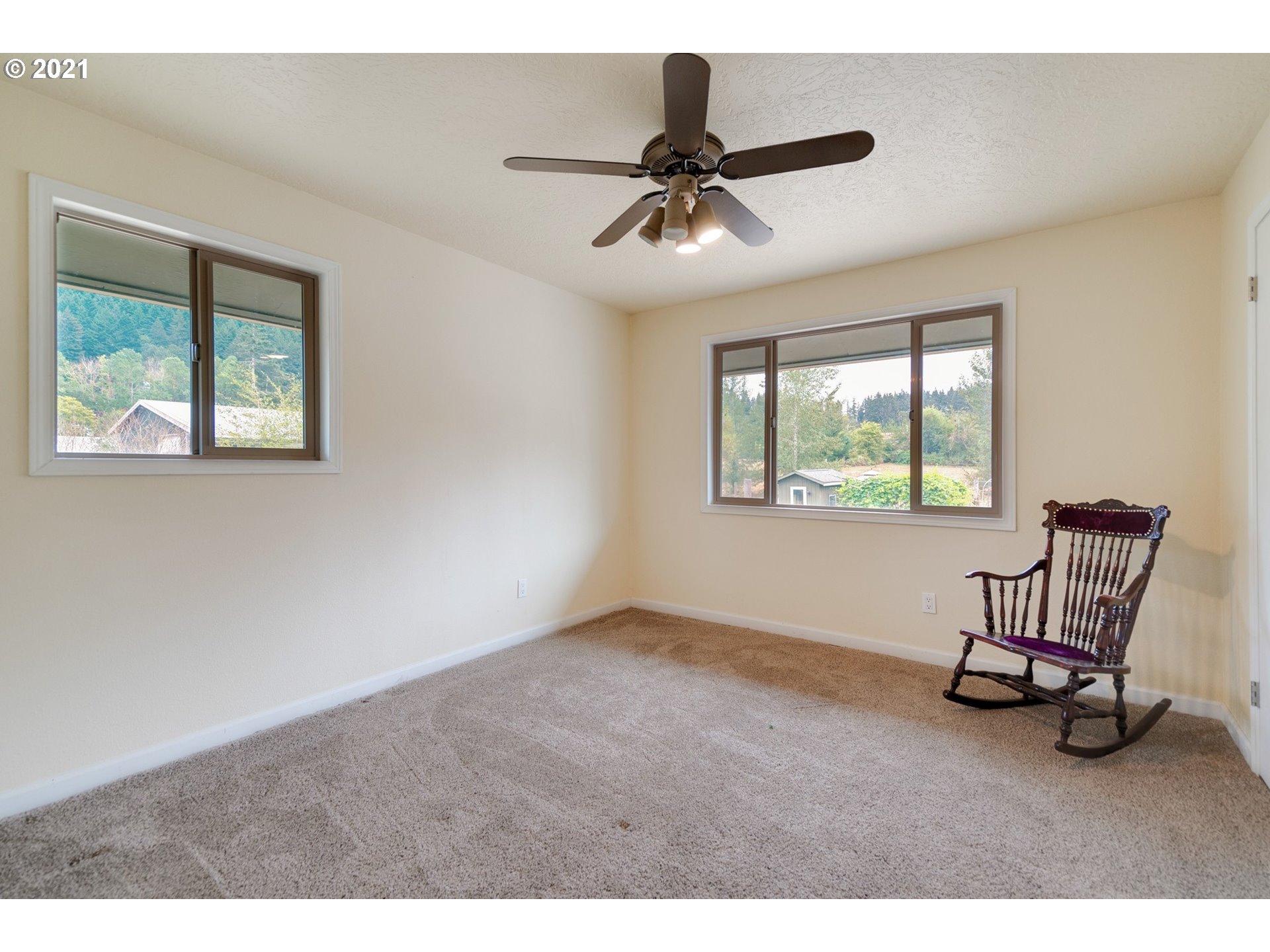 18728 Southeast Cheldelin Road Damascus, OR 97089 - Photo 17 of 29
