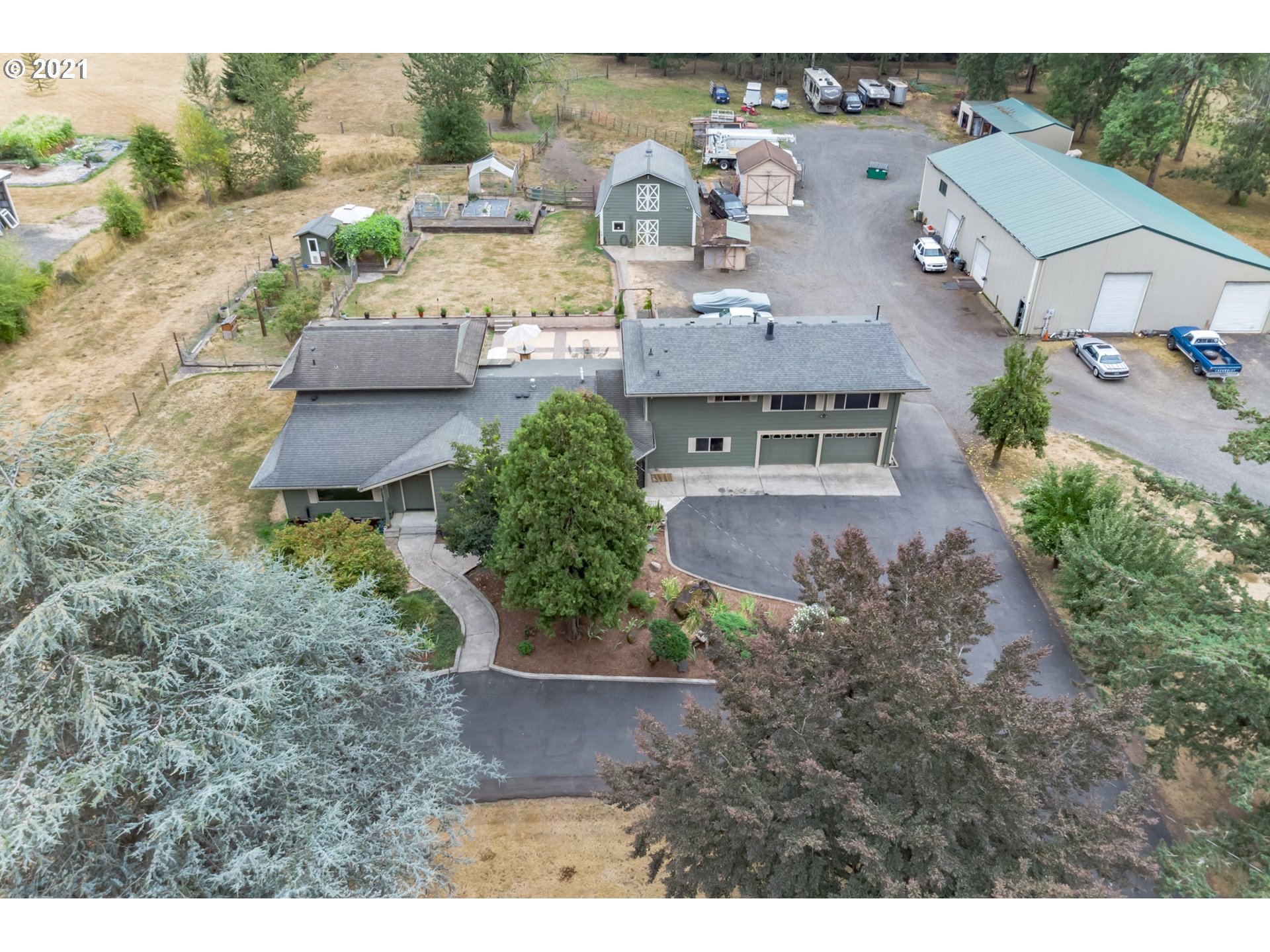 18728 Southeast Cheldelin Road Damascus, OR 97089 - Photo 4 of 29