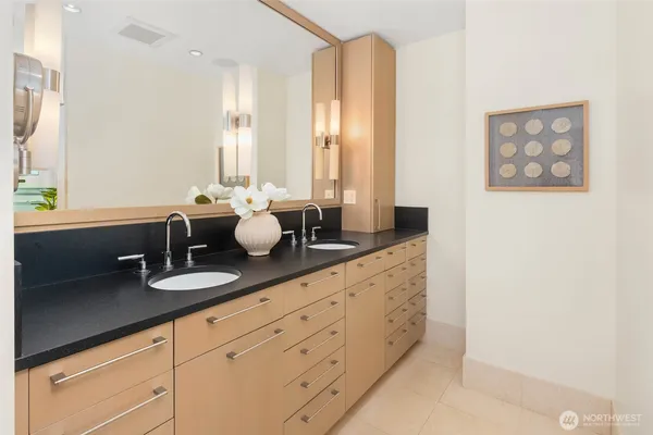 $2,500,000 | 1521 2nd Avenue, Unit 2804, Seattle, WA 98101