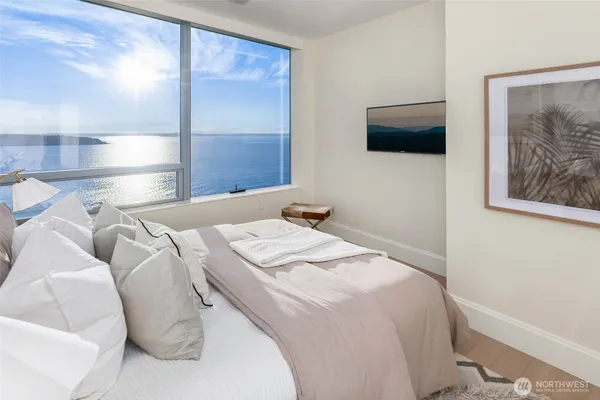 $2,500,000 | 1521 2nd Avenue, Unit 2804, Seattle, WA 98101