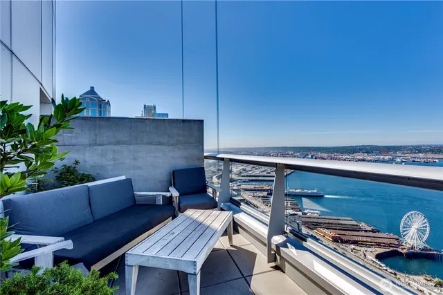 $2,500,000 | 1521 2nd Avenue, Unit 2804, Seattle, WA 98101