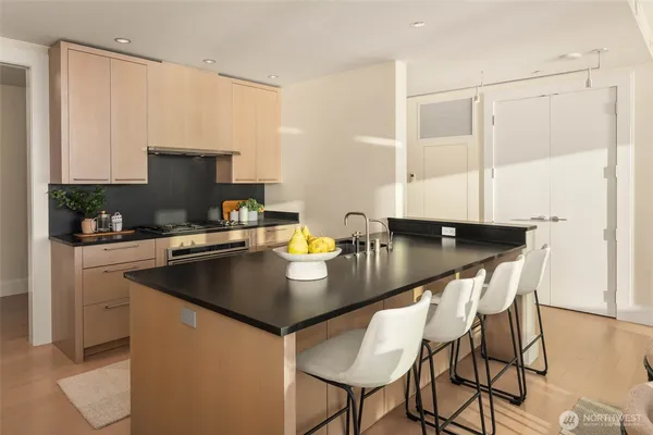 $2,500,000 | 1521 2nd Avenue, Unit 2804, Seattle, WA 98101