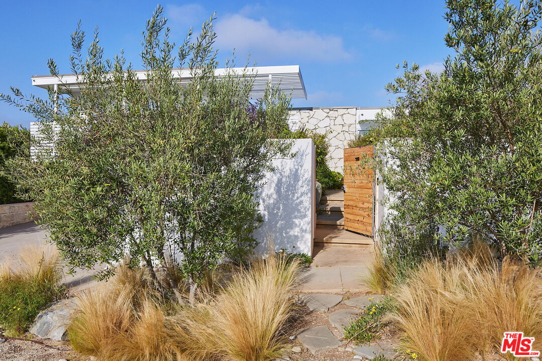 3817 Surfwood Road Malibu, CA 90265 - Photo 26 of 26 a view of a yard