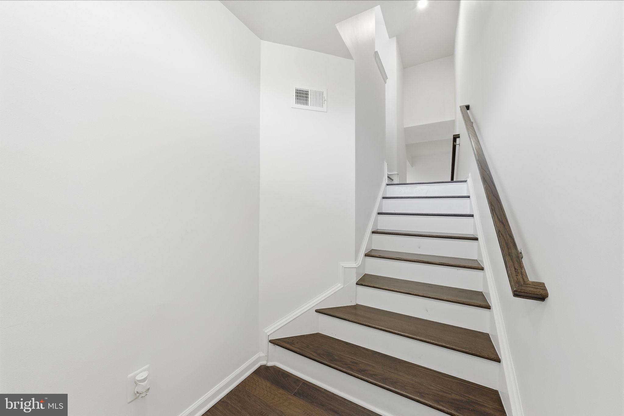 8966 Bridle Ridge Lane Manassas, VA 20110 - Photo 3 of 36