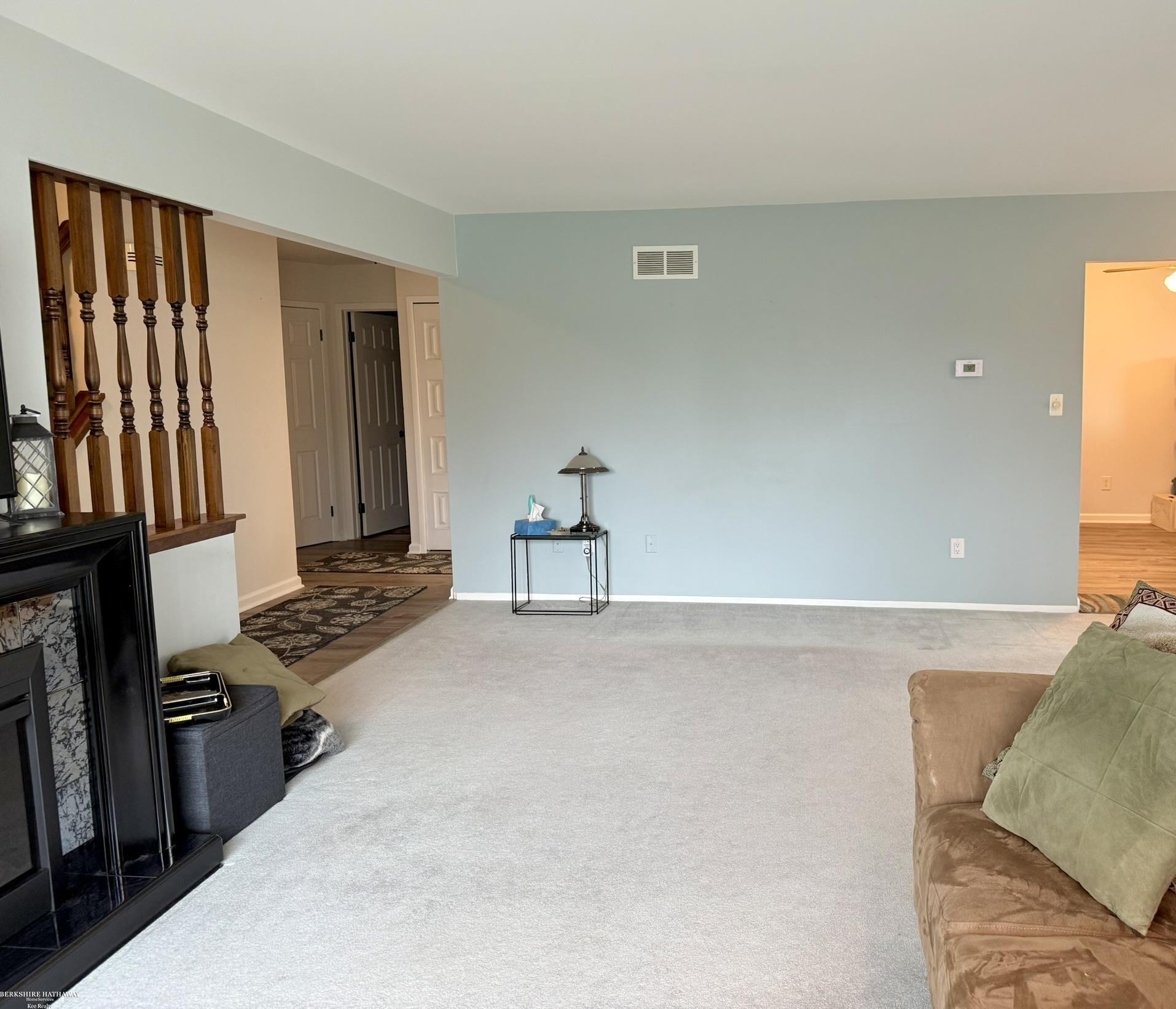 11904 East 14 Mile Road Warren, MI 48093 - Photo 8 of 46 50204104-cde90216-6dc3-4e27-a5e2-db4cdeeebec4.JPG
