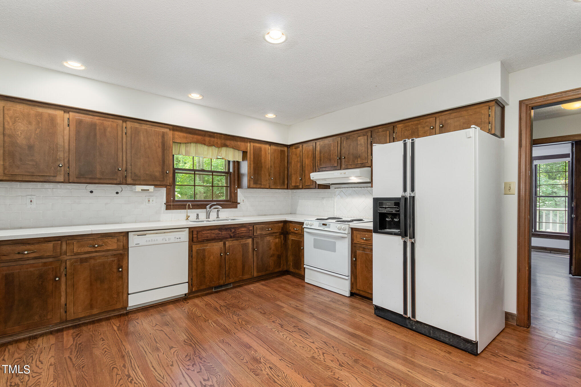 6721 Ridgecroft Lane Raleigh, NC 27615 - Photo 9 of 27 Kitchen