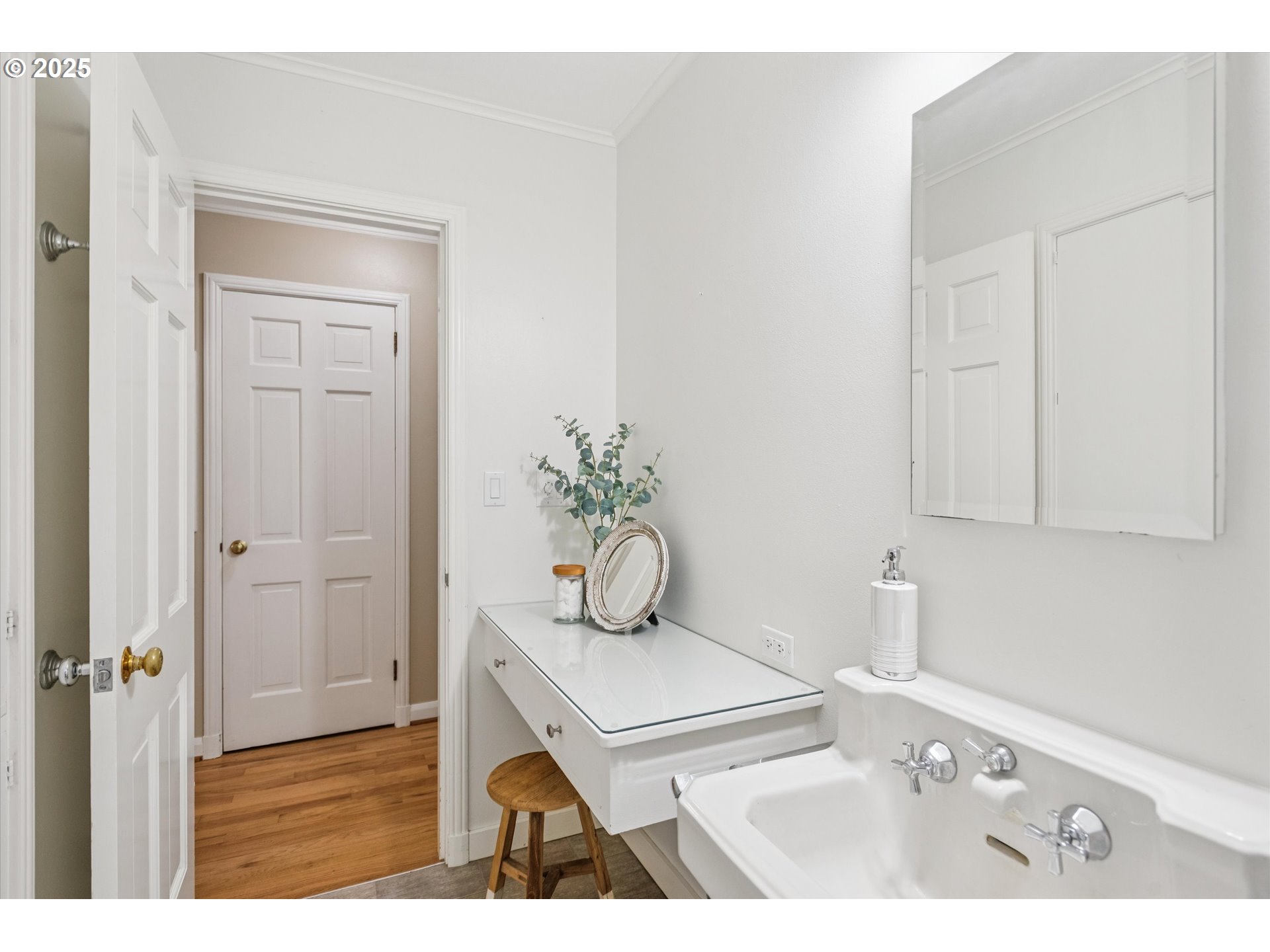13030 Southwest Fischer Road Portland, OR 97224 - Photo 27 of 44 Bathroom
