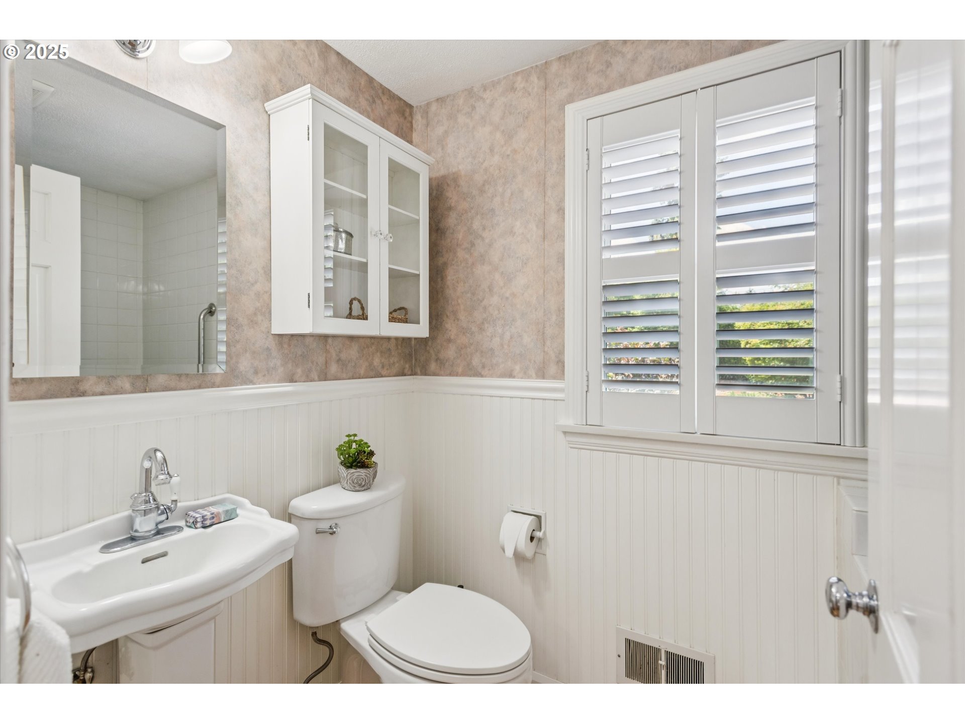 13030 Southwest Fischer Road Portland, OR 97224 - Photo 28 of 44 Bathroom