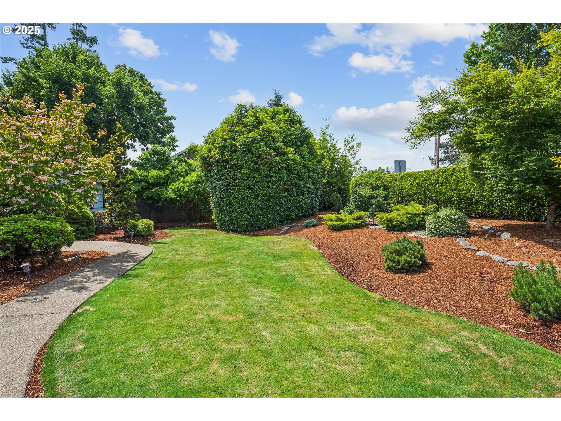 13030 Southwest Fischer Road Portland, OR 97224 - Photo 3 of 44 Front Yard