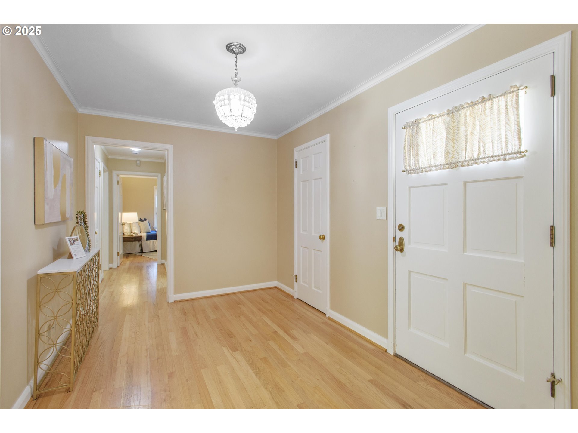 13030 Southwest Fischer Road Portland, OR 97224 - Photo 6 of 44 Entrance/Foyer