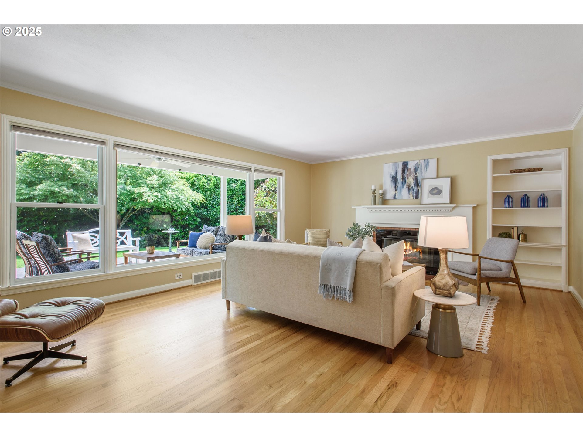 13030 Southwest Fischer Road Portland, OR 97224 - Photo 7 of 44 Living Room